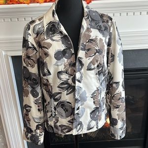 Beautifully lined floral top - 212 Collection